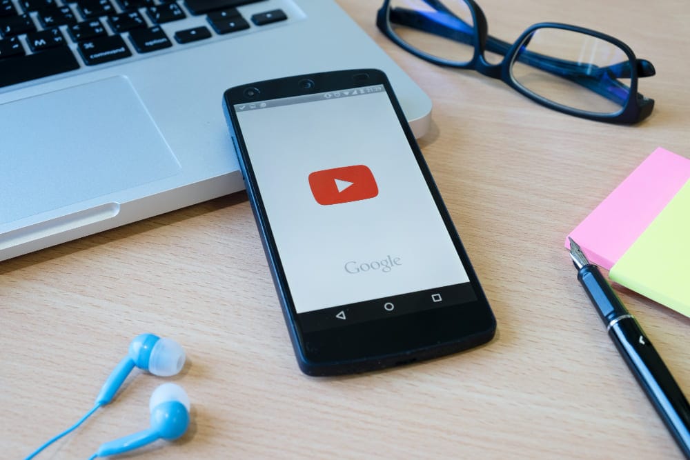YouTube recupera los mensajes directos para impulsar Shorts y retener usuarios dentro de la app